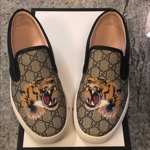 Gucci GG Supreme Tiger slip on sneaker